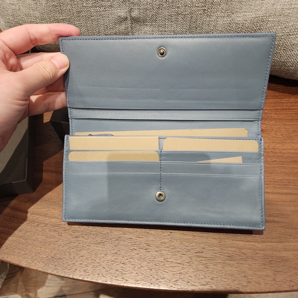 New Authentic Bottega Veneta Sky Blue Long Wallet - Picture 5 of 9